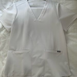 FIGS White Casma Three-Pocket Scrub Top Size L